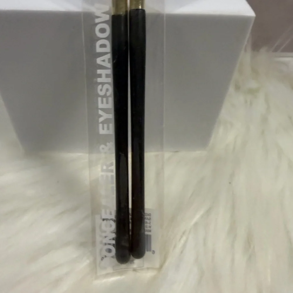 🩷5/$10🩷 Double Eyeshadow Makeup Brush Duo - Black and Gold